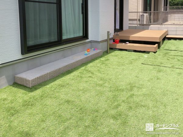 ウッドデッキと人工芝下地の敷設でご家族憩いのお庭づくり工事