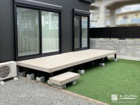 ウッドデッキでリビングとお庭を繋ぐ寛ぎ空間をつくった工事