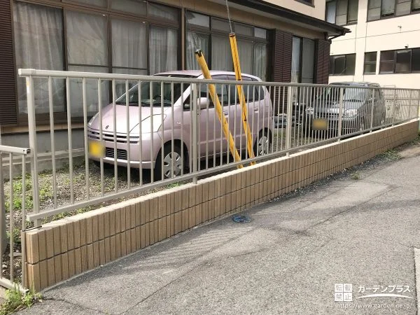 化粧ブロックと境界フェンスで外周りをすっきりと整えた工事