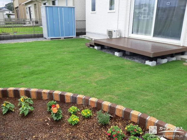 ピンコロ石を並べて施工した植栽スペースがアクセントのお庭工事