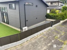 生活動線の幅が広がる通用門扉付きの建物裏[施工後]