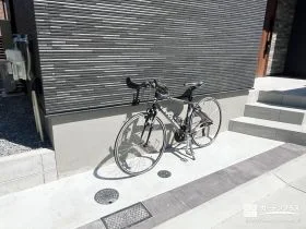 デザインの一体感も意識したおしゃれな駐輪スペース[施工後]