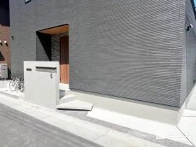 門まわりを主役にしたスタイリッシュな新築外構