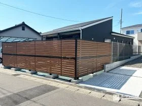 風通しを確保しながら視界をすっきりと保つメッシュフェンス[施工後]