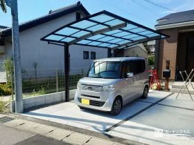 夏の日差しを和らげ車内温度の上昇を軽減する1台用カーポート[施工後]
