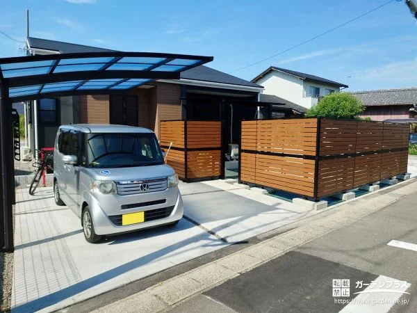 色味や素材の統一によってデザインしたドッグラン付きの新築外構