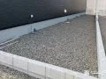 【施工前】砂利敷きだった建物周り