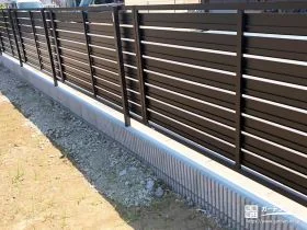 落ち着いたトーンで統一した目隠しフェンス[施工後]