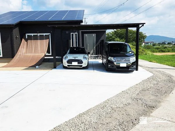 スタイリッシュに飾る家の顔が目を引く新築外構