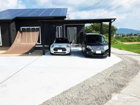 スタイリッシュに飾る家の顔が目を引く新築外構