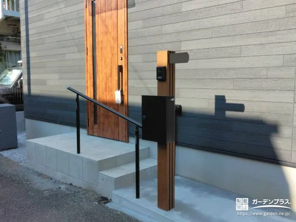 道路に近い玄関を安心して使える新築外構