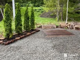 切り株とコンクリート枕木の自然を感じる庭づくり[施工後]