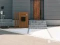 木調の門柱と石張りアプローチが調和する玄関まわり