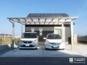 フラット屋根が映える開放感のある駐車スペース[施工後]