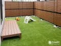 人工芝でお子様も遊びやすい裏庭空間へ