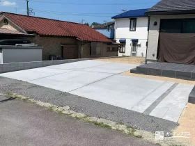 インターロッキングの玄関アプローチが上品に映える外構工事