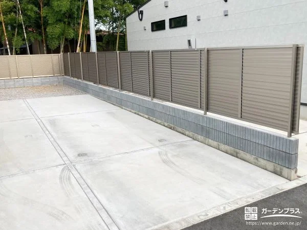 アルミカラーでスタイリッシュに目隠しするフェンス設置工事