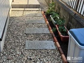 砂利敷きでローメンテナンスに仕上げた玄関アプローチ[施工後]