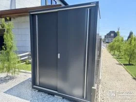 アウトドア用品等の収納に便利な物置[施工後]