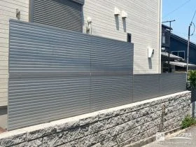 2段支柱で高さを出した目隠しフェンス[施工後]