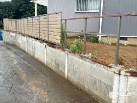 やさしい木調の目隠しフェンス[施工後]