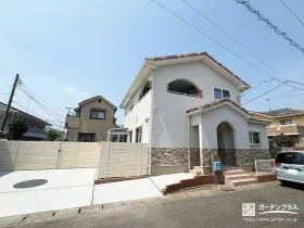 セミクローズ外構で叶える、上品で明るい洋風の外構デザイン