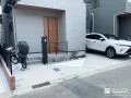 アプローチと駐車スペースのデザインがおしゃれに映える外構工事