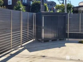 統一感ある落ち着いた印象のエクステリアで揃えた外構工事