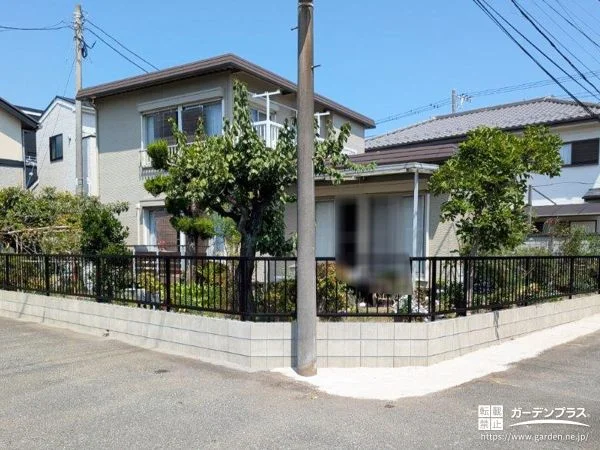 生垣を撤去し解放感あるフェンスで空間を区切ったリフォーム工事
