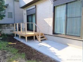 日常の洗濯や休憩、ガーデニングなど多目的に使える心地よいアウトドアリビング[施工後]