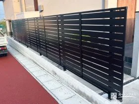 防犯性や風通しも叶えるスタイリッシュな目隠しフェンス[施工後]