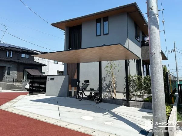 No.27281 建物の魅力を引き出すように設計したモダンな新築外構[施工後]