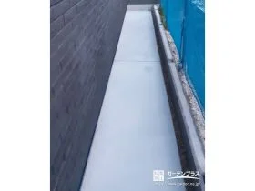 歩きすさと清掃性の高いコンクリートで舗装した犬走り[施工後]