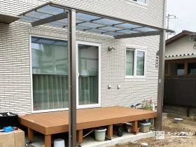 物干しセット付きで、洗濯物干し場としても活躍するテラス[施工後]