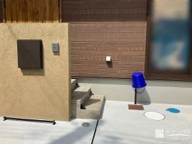 温かみを感じられるデザインに仕上げた塗り壁門柱を設置した工事