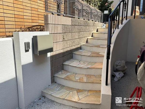 洋風で開放感のある旗竿地の新築外構