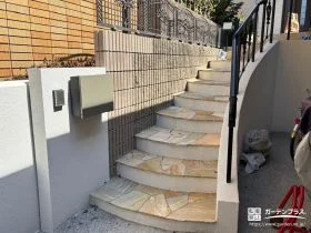 洋風で開放感のある旗竿地の新築外構