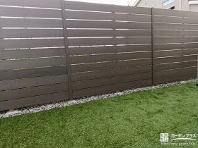 優しい木目調の目隠しフェンス[施工後]