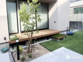 日当たりが良く家族でくつろげる心地よいウッドデッキ[施工後]