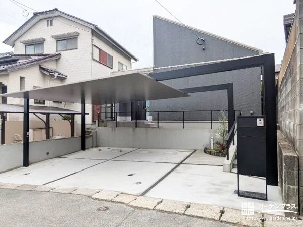 直線的でモダンなファサードが印象的な新築外構