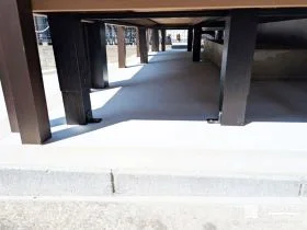 湿気がこもりにくく、雑草の心配もなくすデッキ下におすすめの仕上げ[施工後]