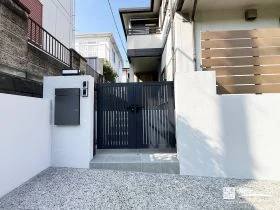 ブラックを基調としたモダンな門まわりへ[施工後]