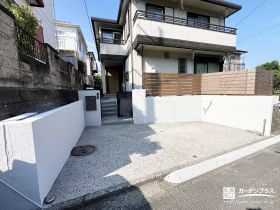 ナチュラルな温もりを残しながら、モダンに生まれ変わった新築外構