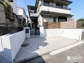 ナチュラルな温もりを残しながら、モダンに生まれ変わった新築外構