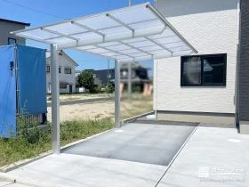 コストを抑えながらも耐久性とデザイン性を両立した駐車スペース[施工後]