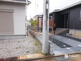 敷地の境界をすっきりと区切るメッシュフェンス[施工後]