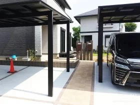 シンプルながらも素材の組み合わせで上品さを感じられる門周り[施工後]