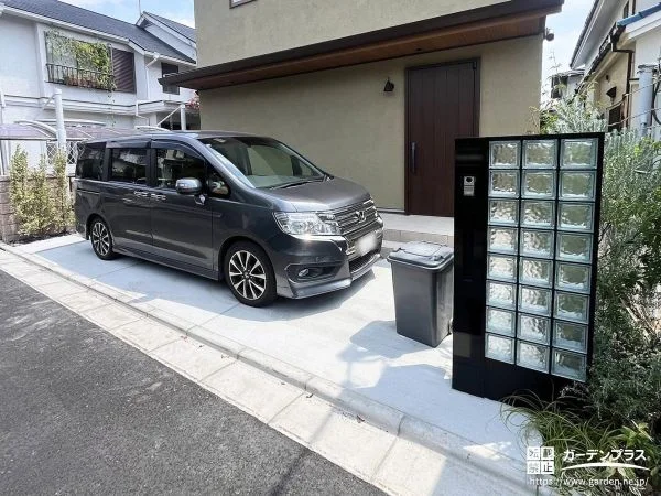 ガラスブロックが涼し気でスタイリッシュな印象の門周り工事