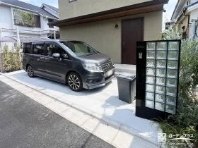 ガラスブロックが涼し気でスタイリッシュな印象の門周り工事