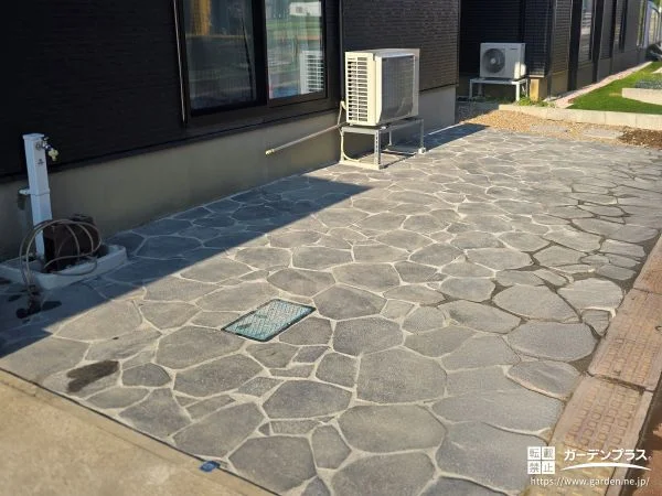 シックなグレーで落ち着いた印象に仕上げたお庭のリフォーム工事